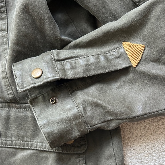 Vintage Women’s Legendary Whitetails Utility Jacket in Olive and Tan - Picture 7 of 13